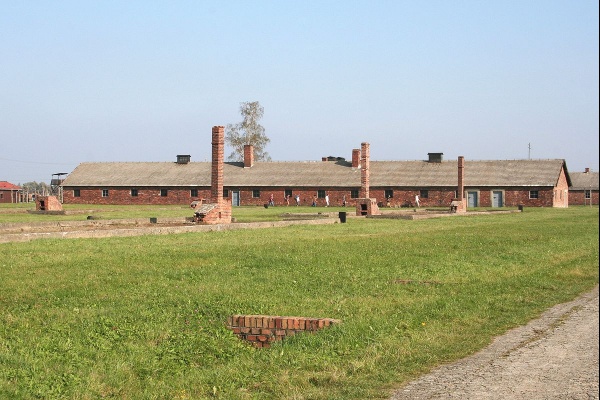 auszwitz dwa birkenau. barak